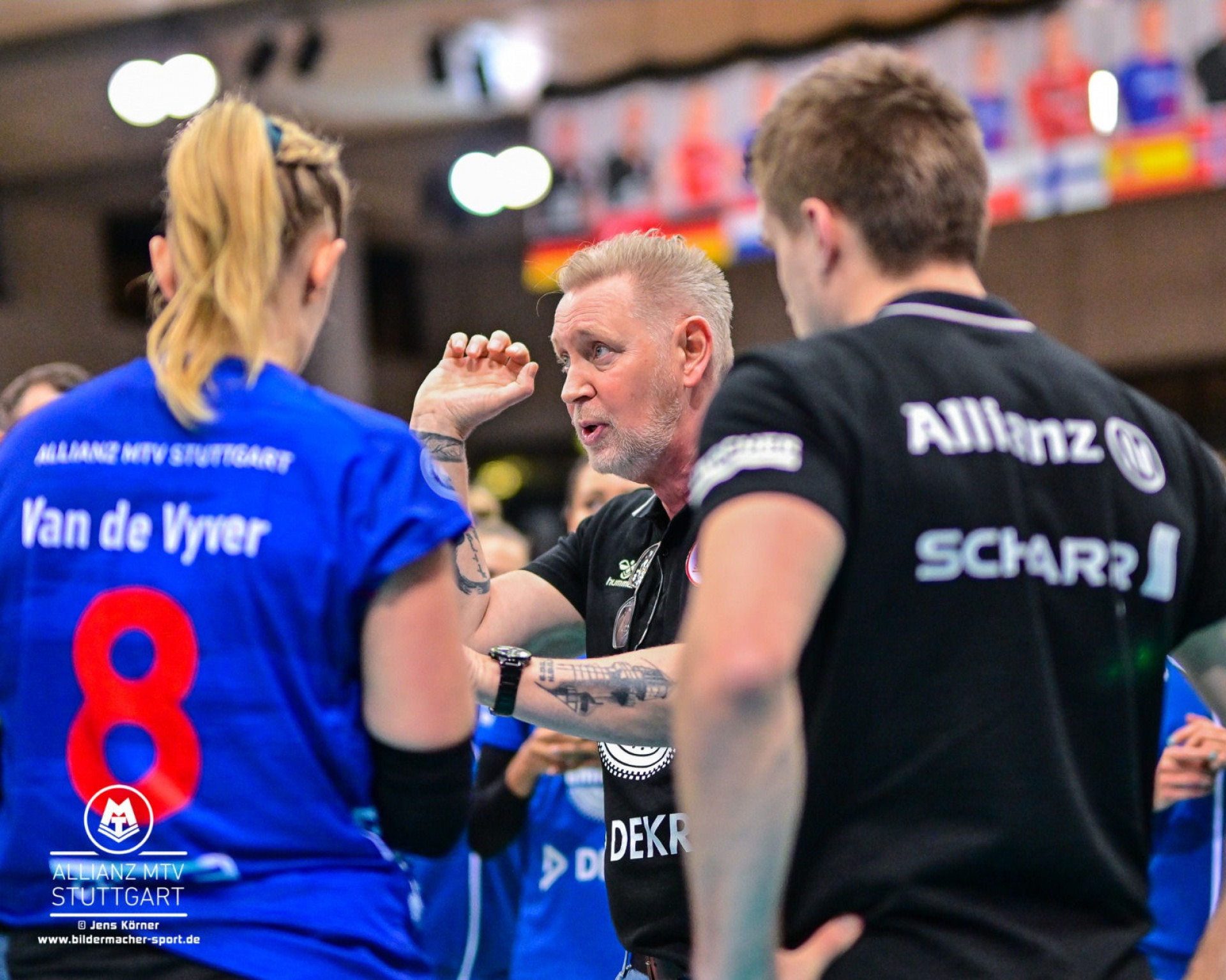 Tore Aleksandersen schwört sein Team wie gewohnt ein. Auch auf das CEV-Cup-Halbfinale gegen Zagreb. Foto: Bildermacher-Sport Jens Körner